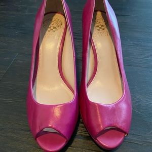 Fuchsia Vince Camuto heels 💕